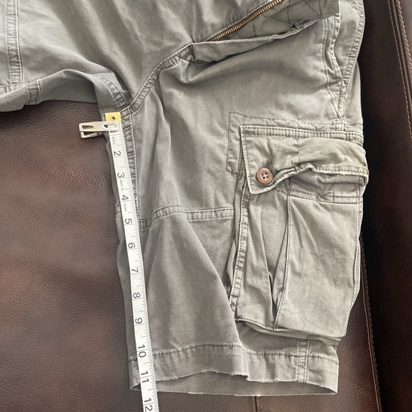 American Eagle cargo shorts, size 26 waist. Khaki color. Men's - Picture 5 of 5